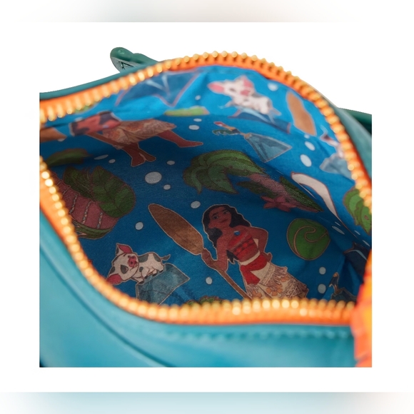 Loungefly Moana HEI HEI Crossbody - Picture 4 of 5